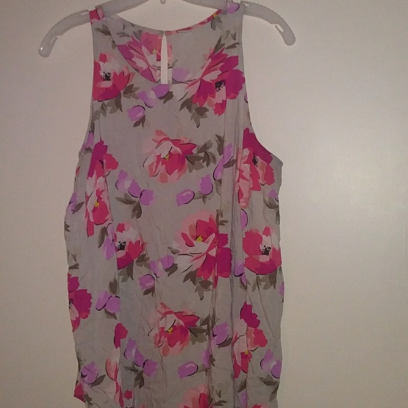 Sleeveless old navy top - Picture 1 of 3